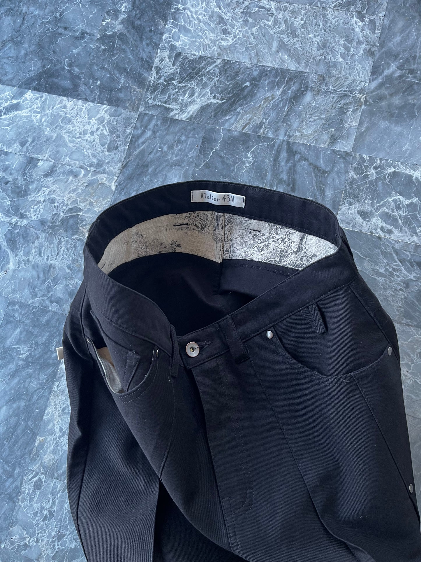No.4 black