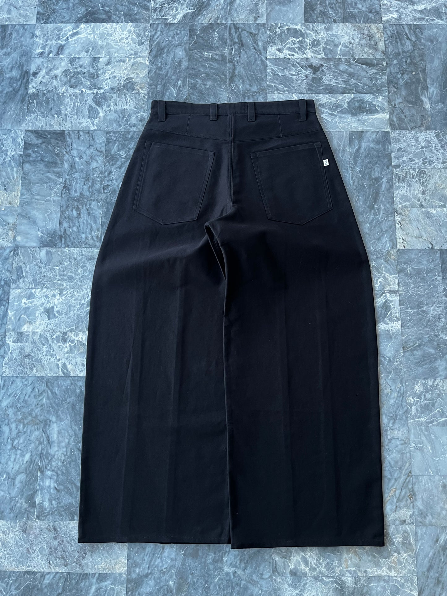 No.4 black