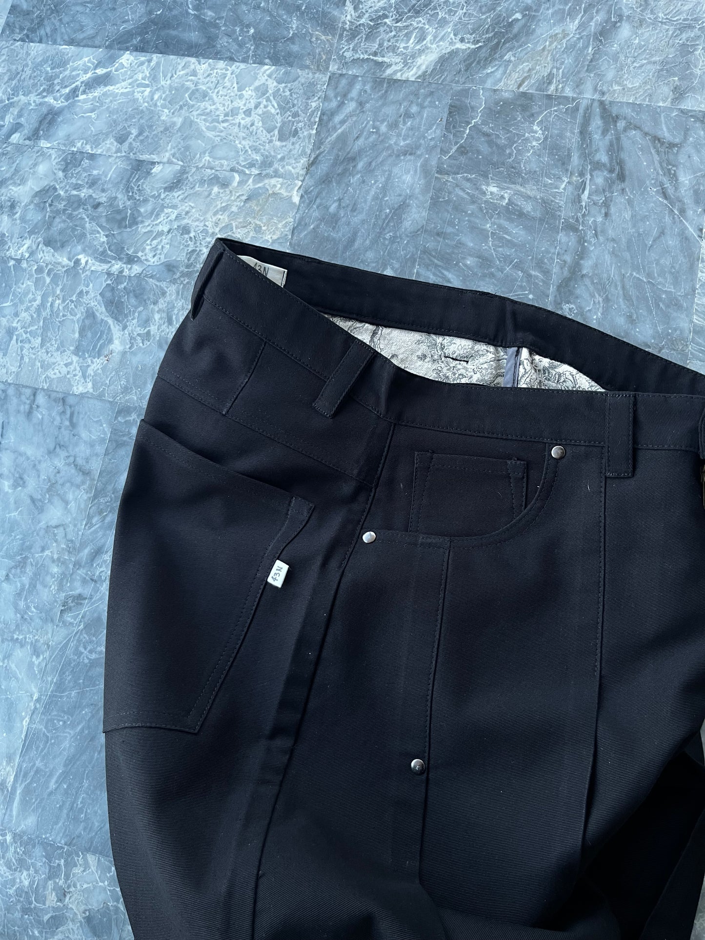 No.4 black