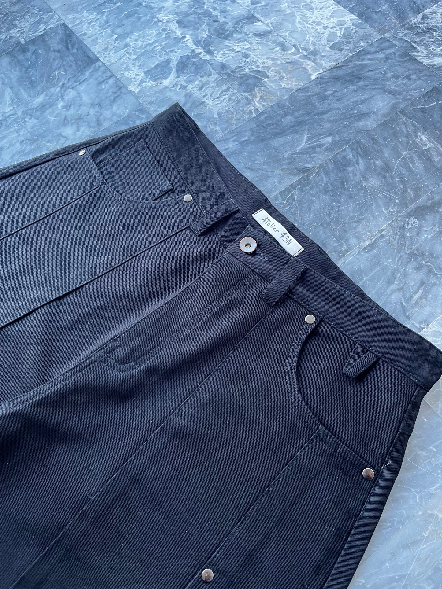 No.4 black