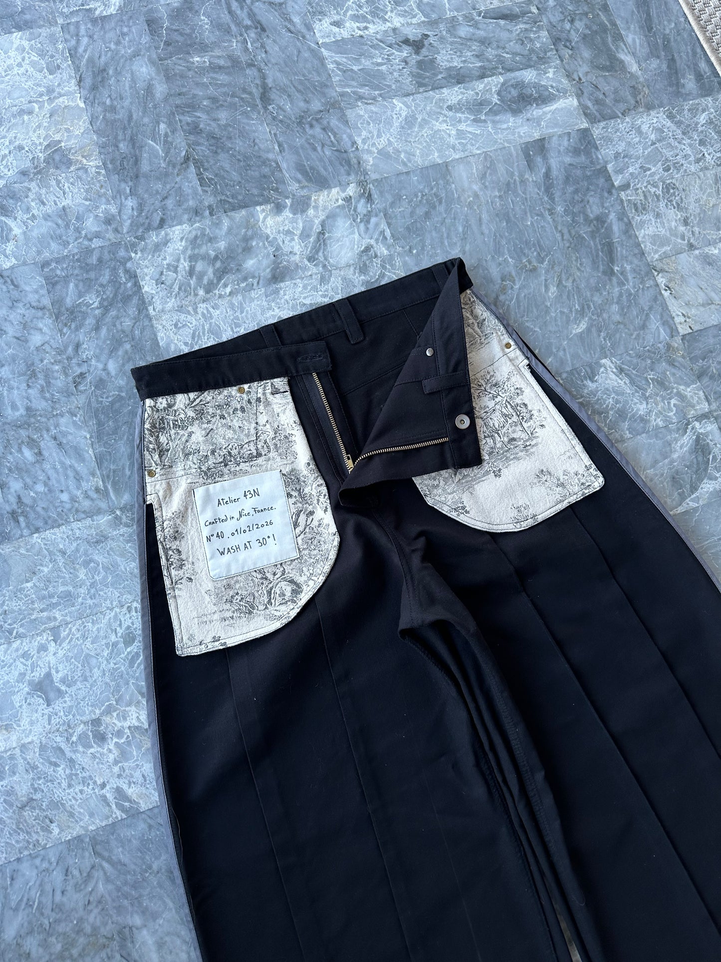 No.4 black