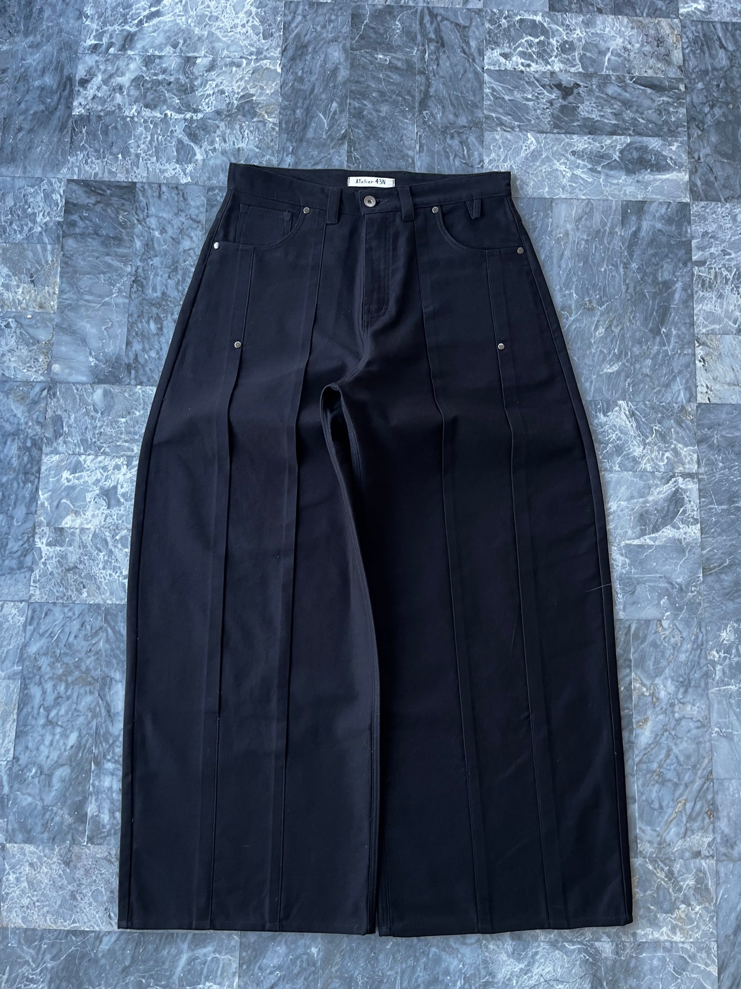 No.4 black