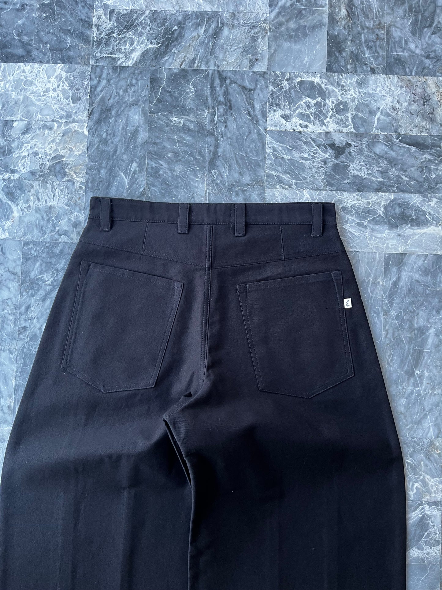 No.4 black